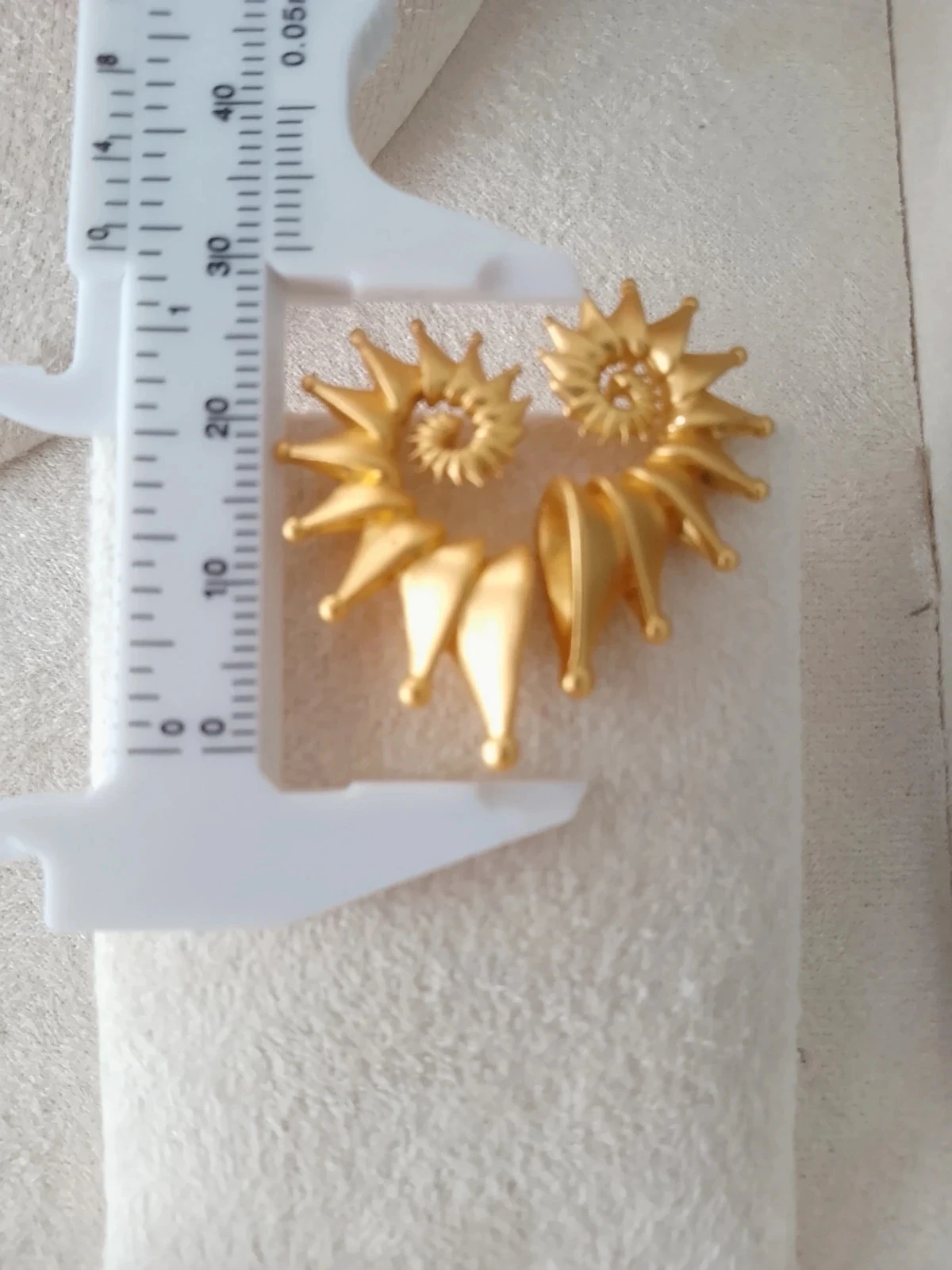 Boucles d'oreilles conques tourbillons dorés – photo 2